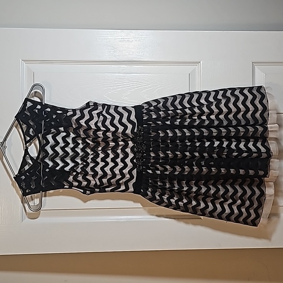 B. Darlin Black and Cream Mesh Lined Dress Size 1/2 Embellished Belt - Picture 2 of 8